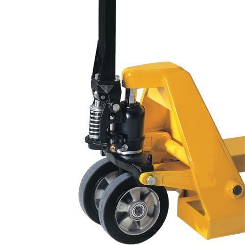 What are differences between the integrated pump and welded pump for a hand pallet truck?